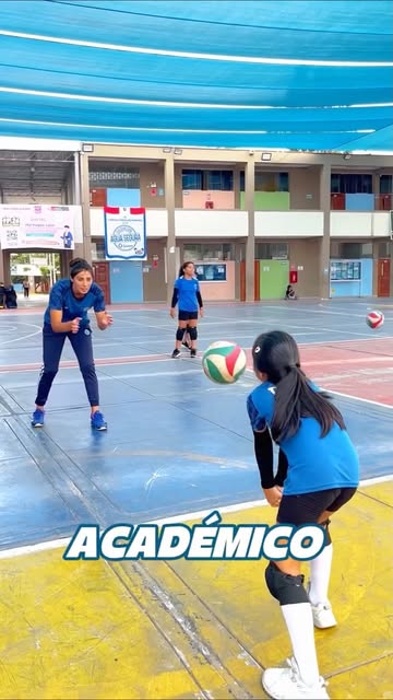 Entrenamiento formativo de vóley femenino en Jesús María
