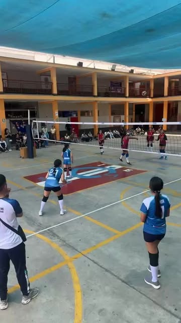 Partido en competencia de torneo oficial Domus Voley
